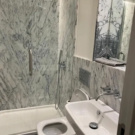 Δωμάτια σε οικογενειακή κατοικία In Shared House With Private External Bathroom